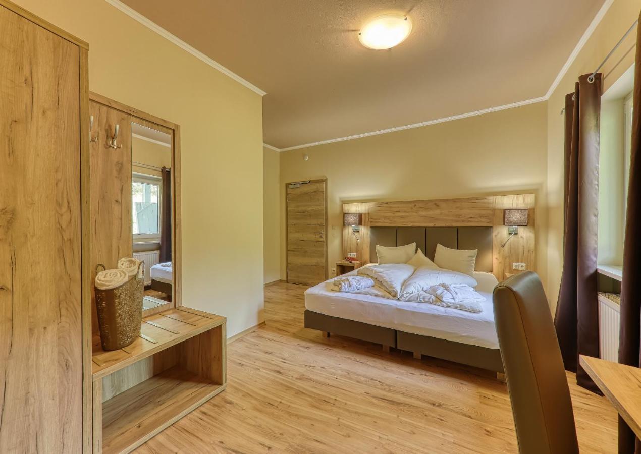Wellnesshotel Deine Auszeit, Adults Only Achslach Kültér fotó