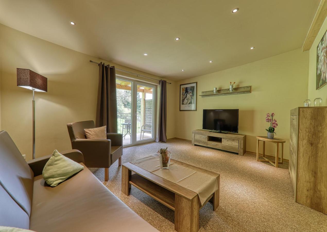 Wellnesshotel Deine Auszeit, Adults Only Achslach Kültér fotó