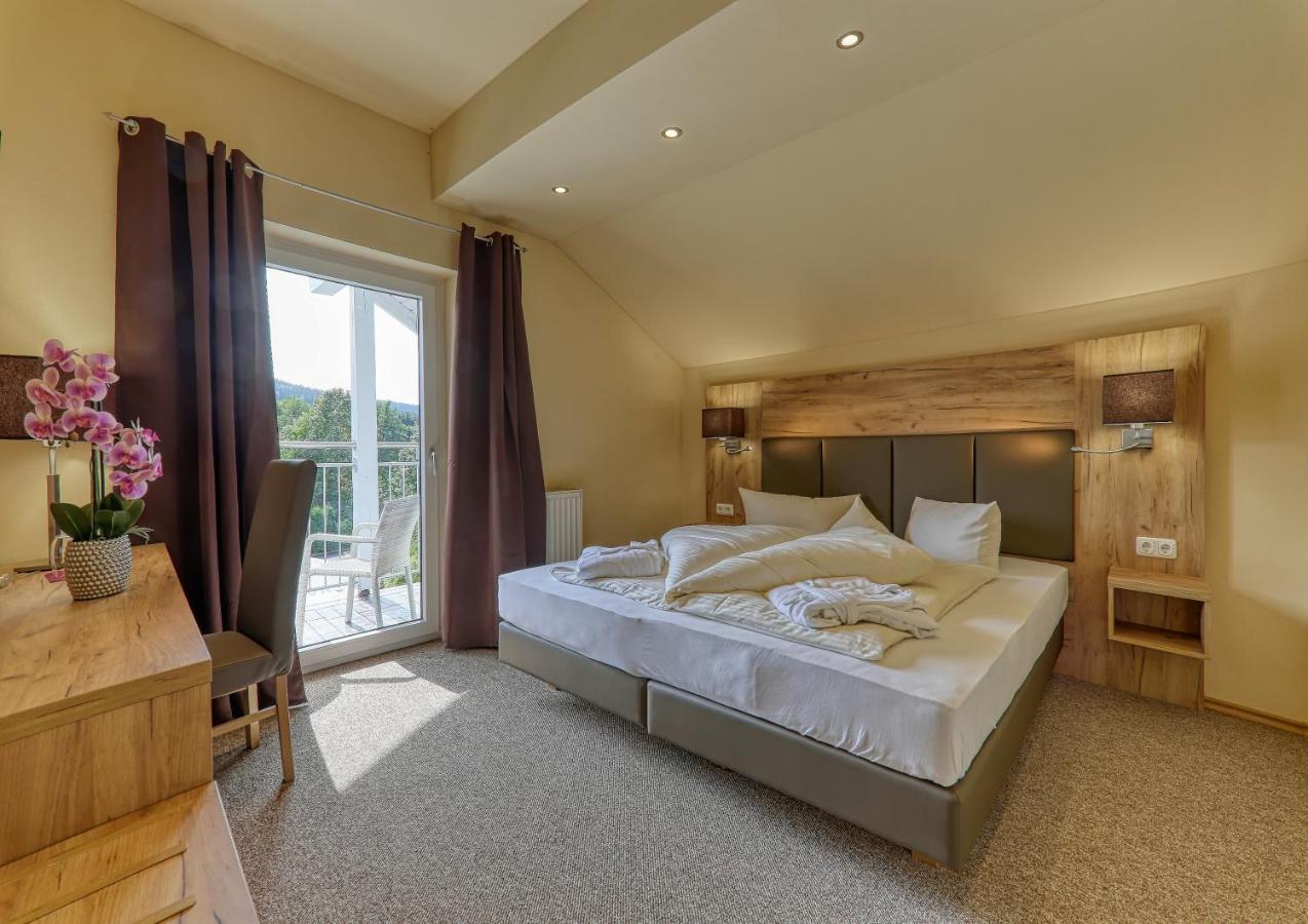 Wellnesshotel Deine Auszeit, Adults Only Achslach Kültér fotó