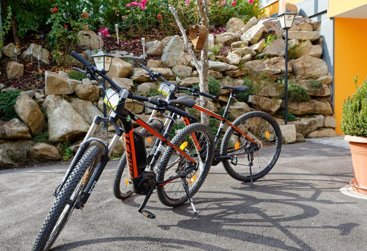 Wellnesshotel Deine Auszeit, Adults Only Achslach Kültér fotó