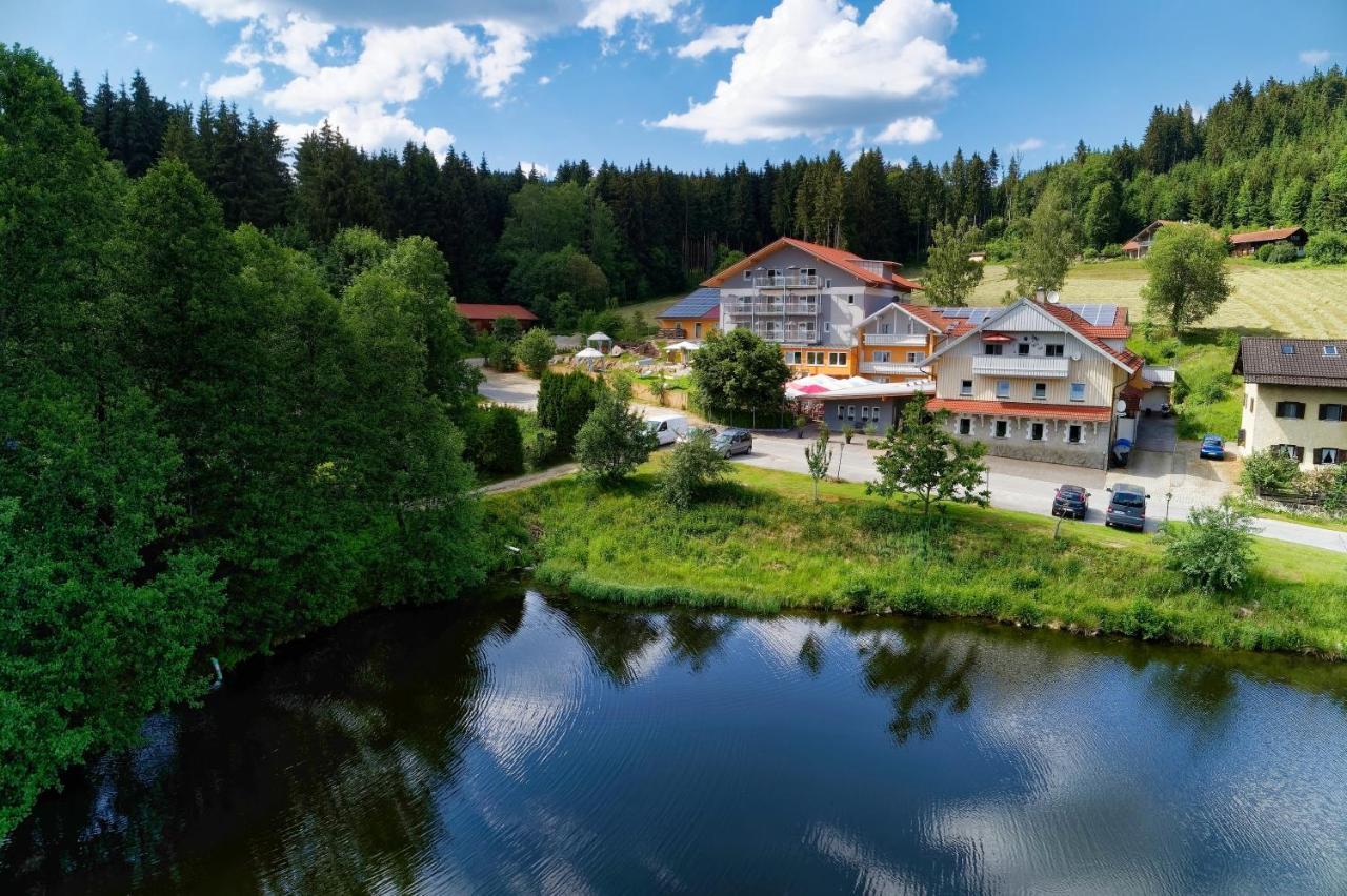 Wellnesshotel Deine Auszeit, Adults Only Achslach Kültér fotó