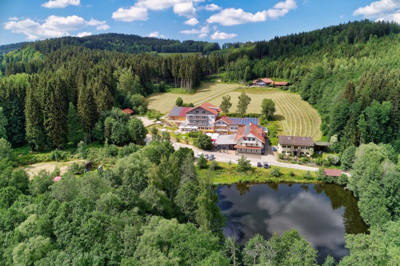 Wellnesshotel Deine Auszeit, Adults Only Achslach Kültér fotó
