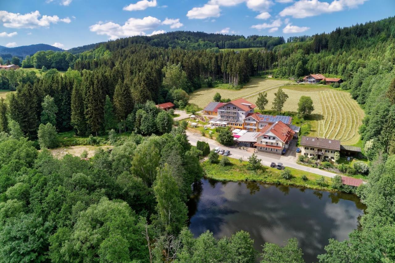 Wellnesshotel Deine Auszeit, Adults Only Achslach Kültér fotó