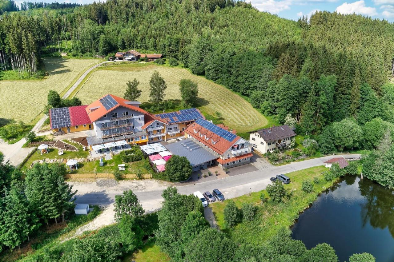 Wellnesshotel Deine Auszeit, Adults Only Achslach Kültér fotó