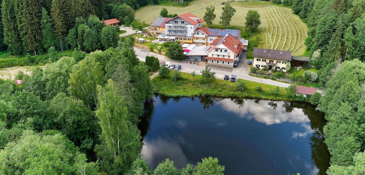 Wellnesshotel Deine Auszeit, Adults Only Achslach Kültér fotó