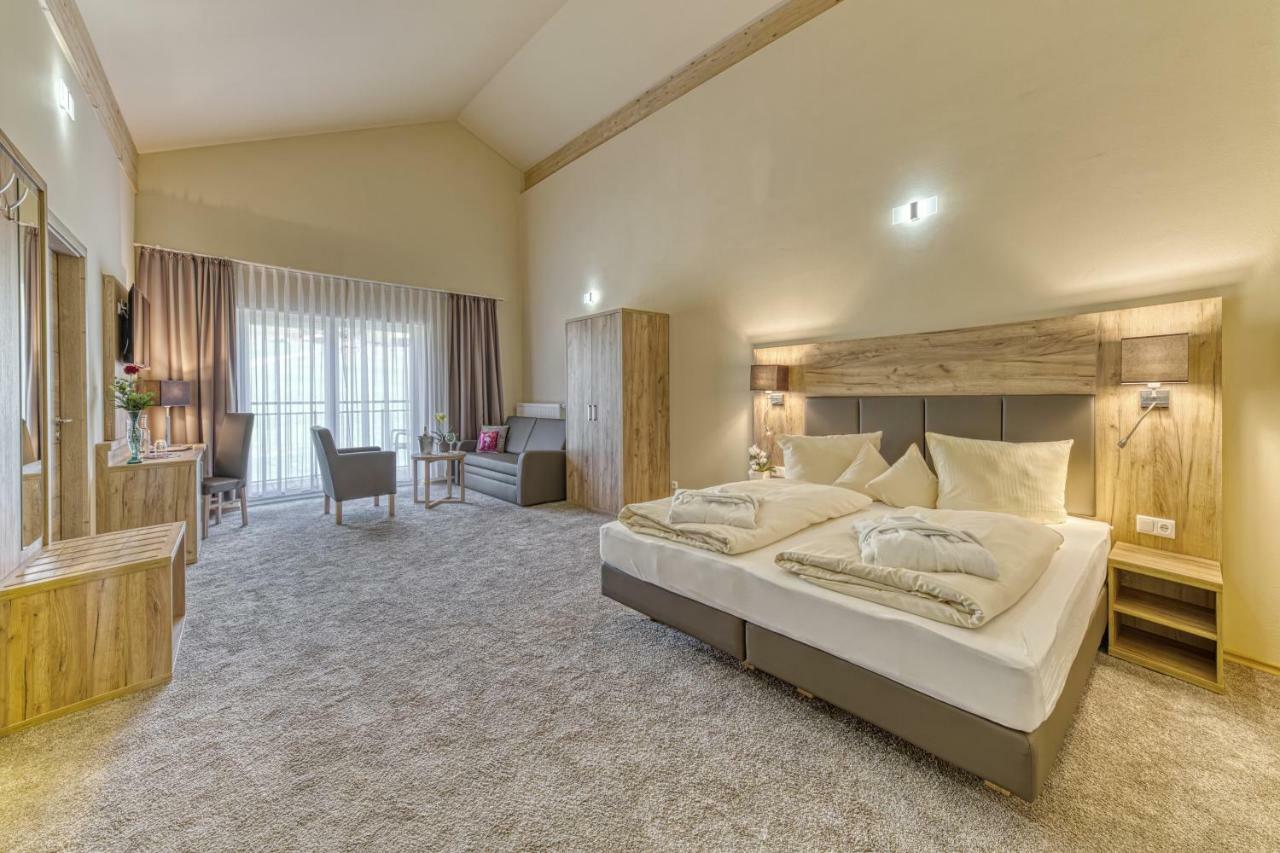 Wellnesshotel Deine Auszeit, Adults Only Achslach Kültér fotó