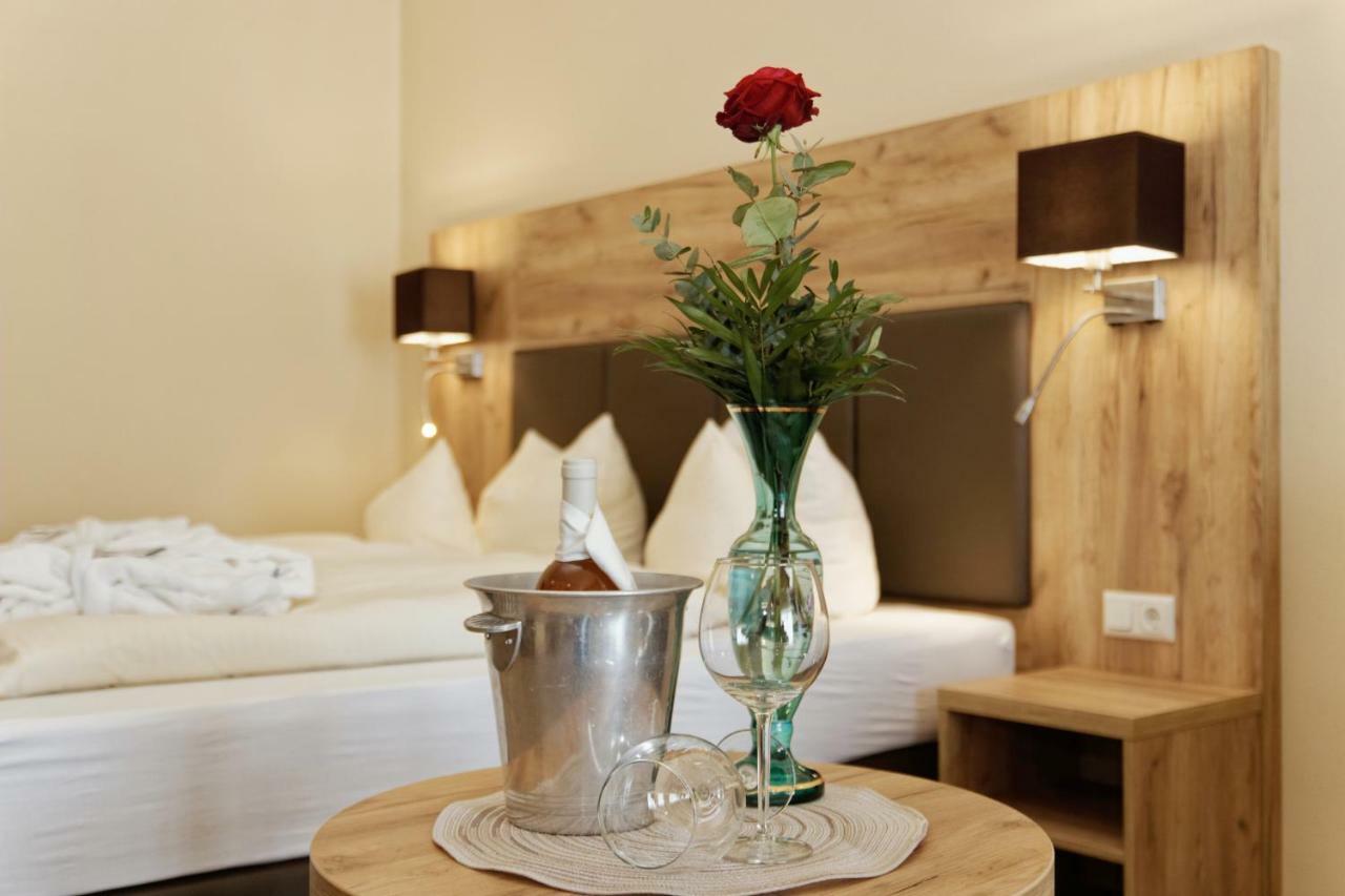 Wellnesshotel Deine Auszeit, Adults Only Achslach Kültér fotó